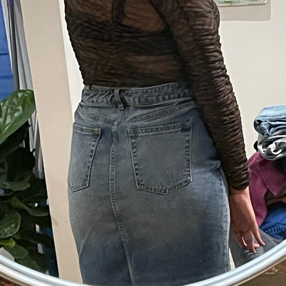 Beautiful medium length jeans skirt ripped - Picture 2 of 12